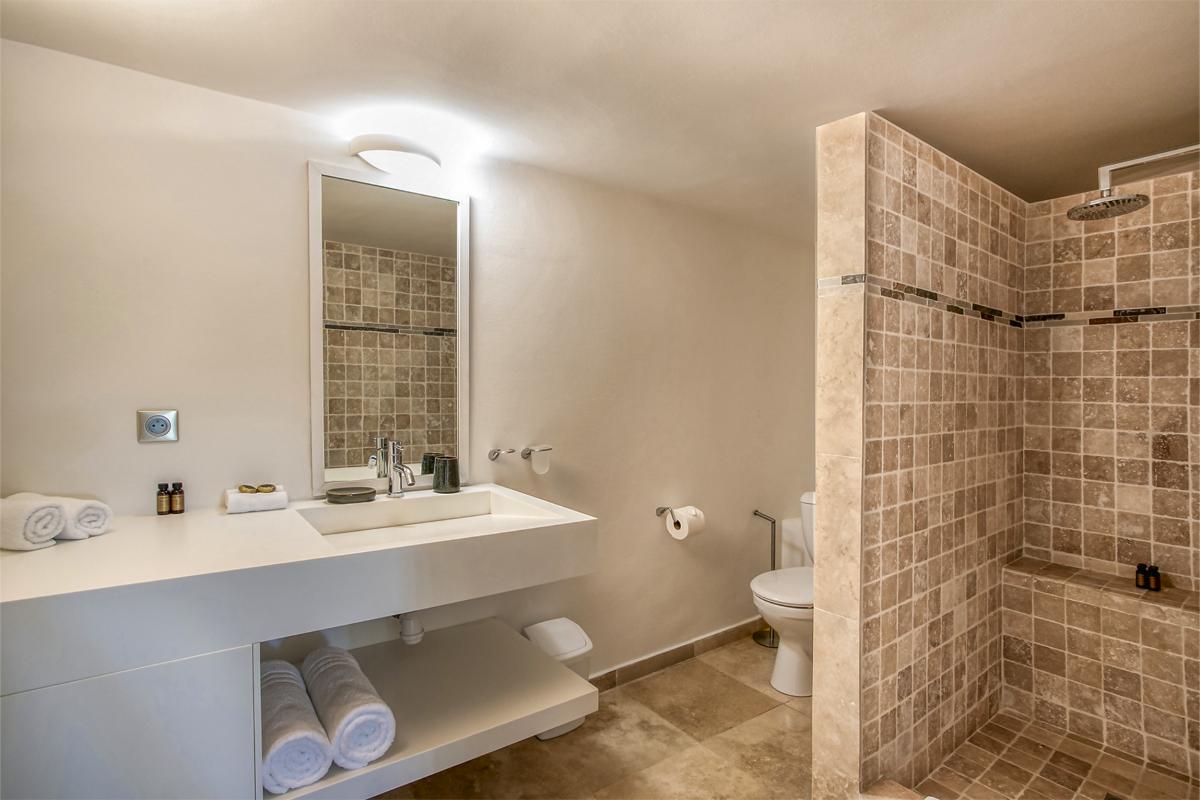 37-LesPalmiersBleus_Bathroom5_Location villa avec piscine terres basses saint martin